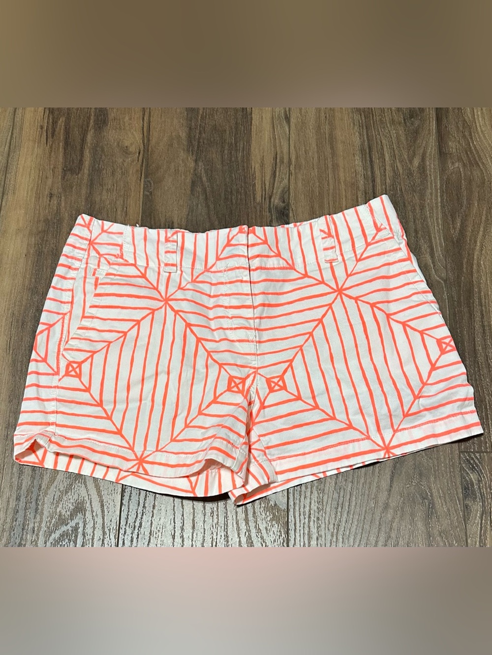 Vineyard Vines Women’s Shorts 4 Inseam 3” Geometric Neon Orange Stripes Web